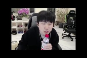mk体育Doinb情人节直播献唱If you！糖小幽：唱得很好，下次别唱了！
