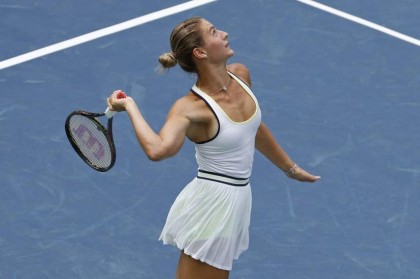 乌克兰网球名将与原俄罗斯选手赛场握手，发文称赞其更改国籍