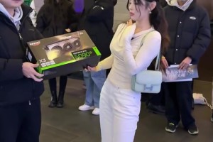 mk体育官方网站入口糖小幽发布视频：粉丝送的5090 助我做LPL赛场最靓的女人